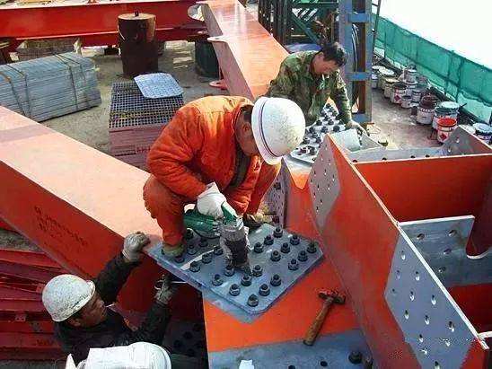 鋼結(jié)構(gòu)廠房現(xiàn)場(chǎng)施工，螺栓安裝質(zhì)量是不能忽略的