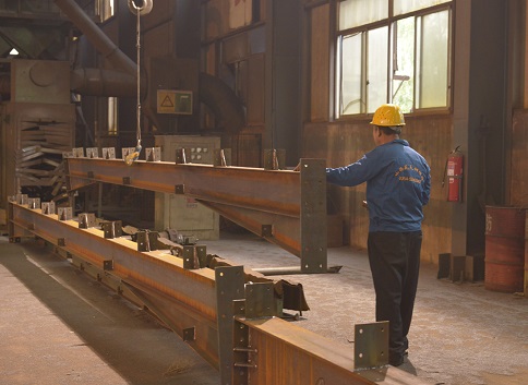 鋼結構加工之拋丸機工作