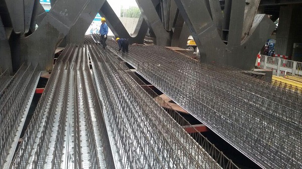 鋼筋桁架樓承板施工